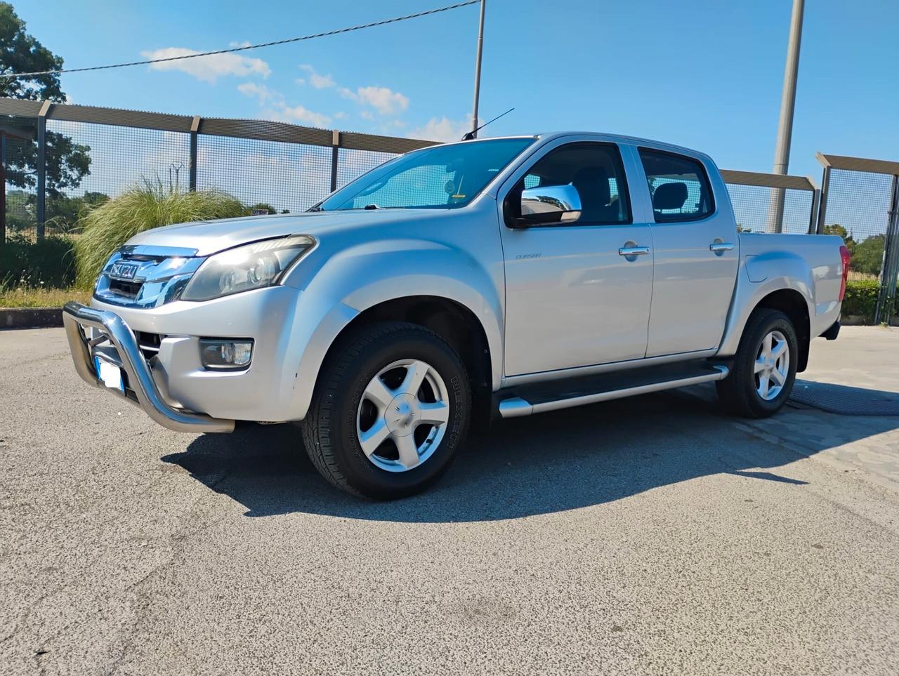 Isuzu D-Max 2.5 Dop Cab Quasar A/T 4WD GANCIO TRAINO