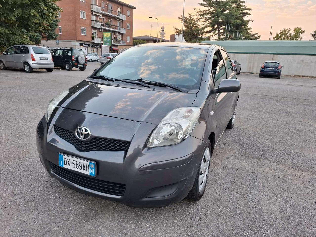Toyota Yaris 1.0 benzina 5P 2° SERIE LUXURY PACK