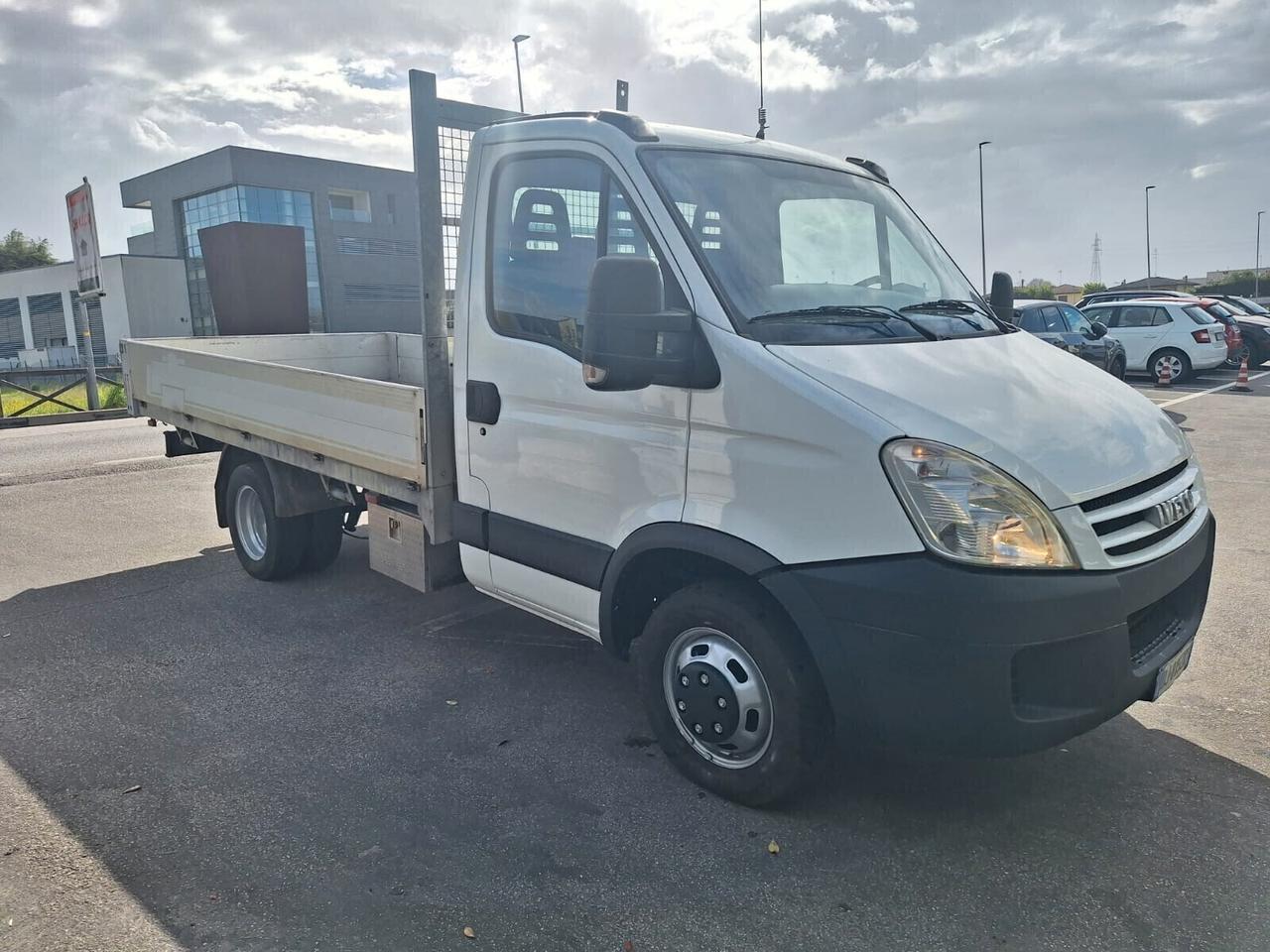 Iveco daily 3.0diesel Cassone fisso Gancio