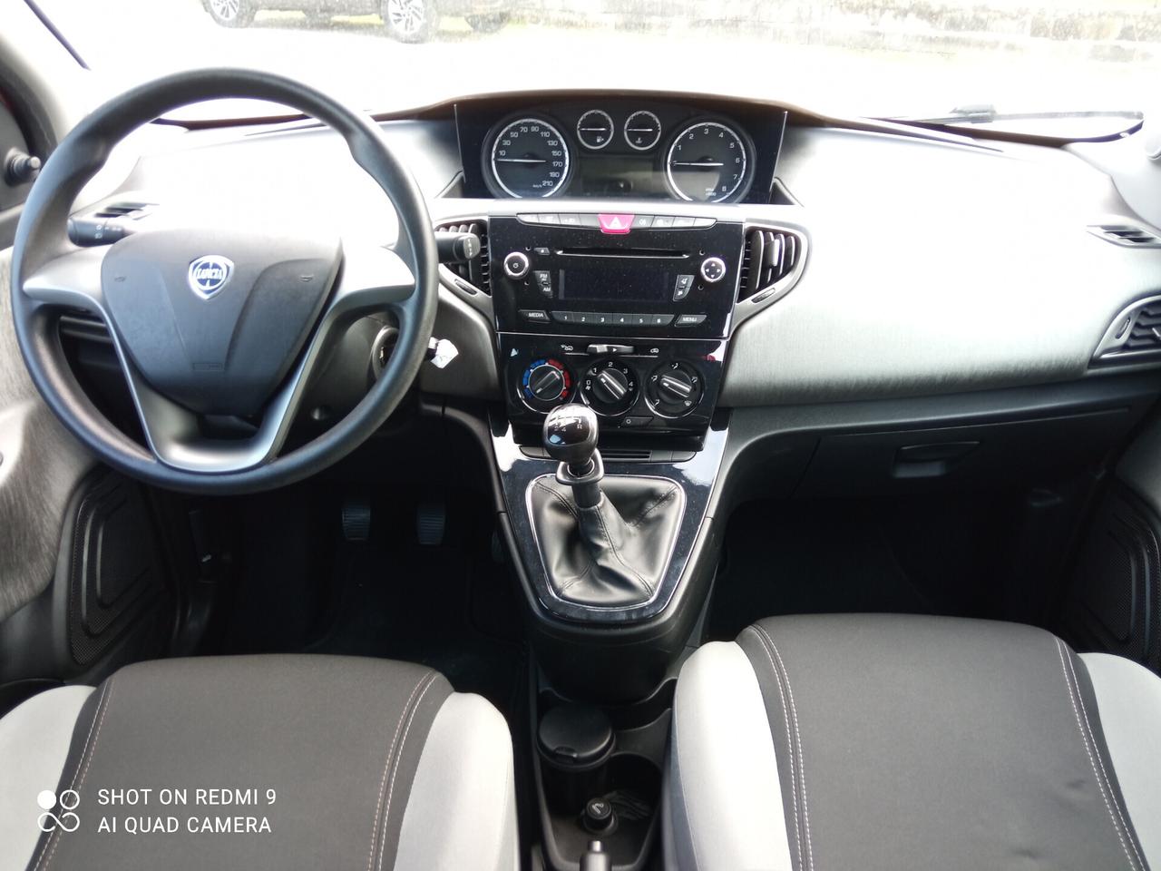 Lancia Ypsilon 1.2 69 CV 5 porte Ecochic Gold
