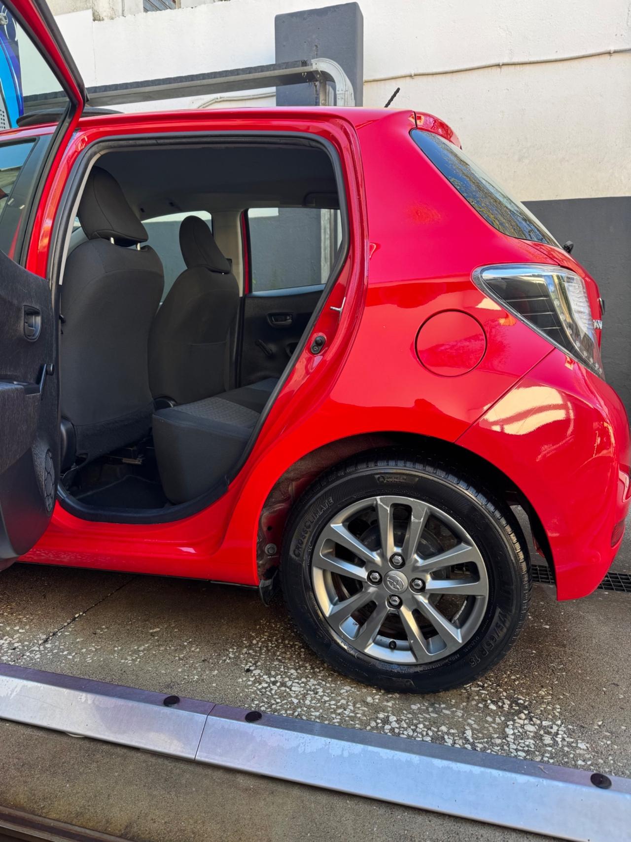 Toyota Yaris 1.0 5 porte Lounge NEOPATENTATI