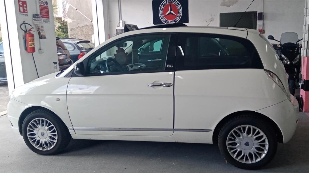 Lancia Ypsilon 1.3 MJT 75 CV Diva