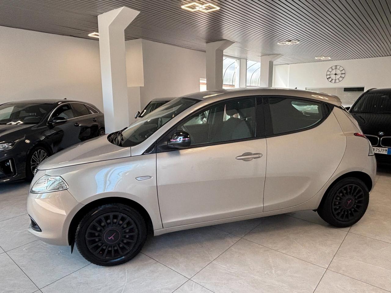 Lancia Ypsilon 0.9 TwinAir 85 CV 5 porte S&S DFN Platinum