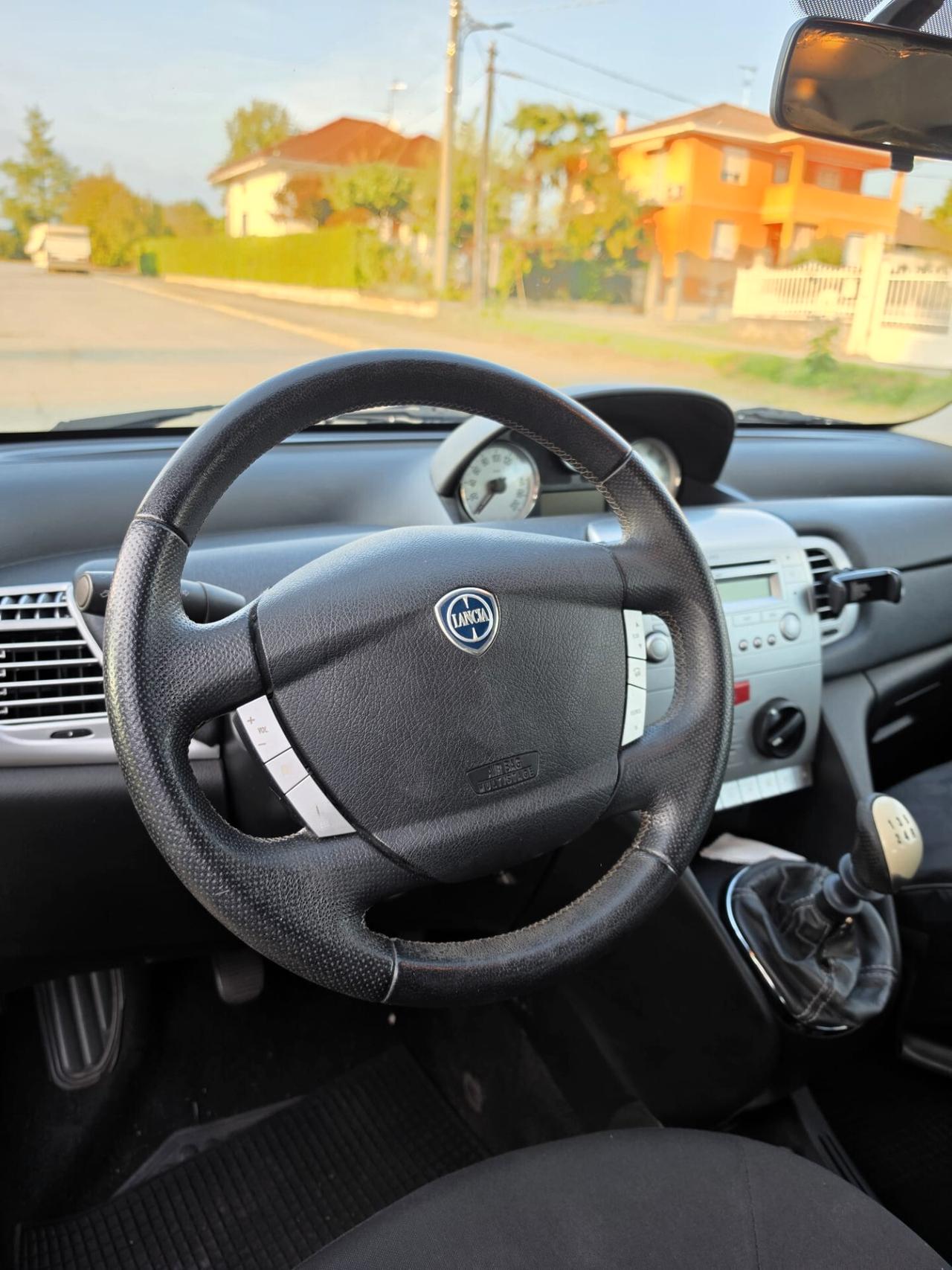 Lancia Ypsilon 1.2 gpl