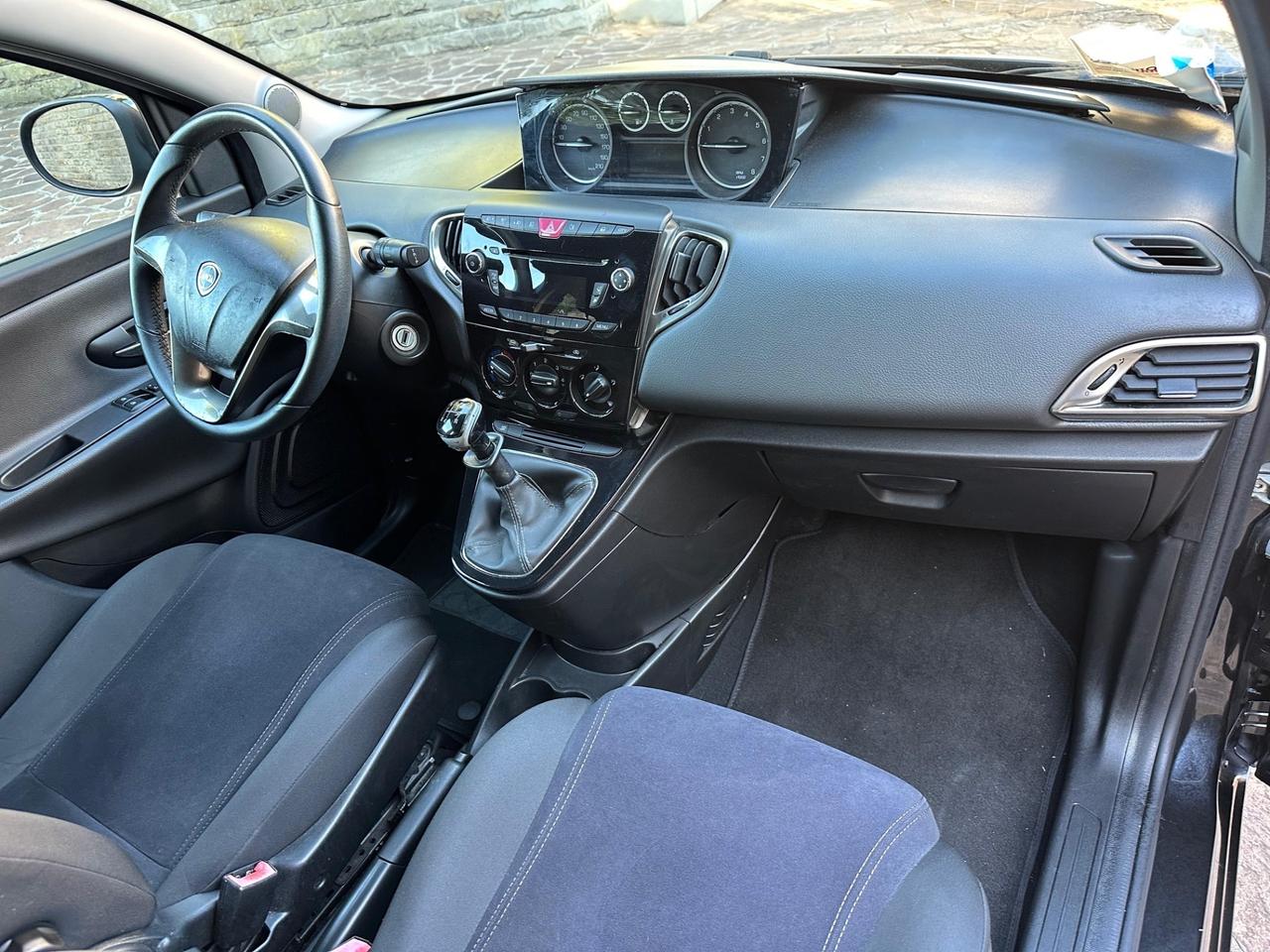 Lancia Ypsilon 1.2 69 CV 5 porte S&S Gold NEOPATENTATI