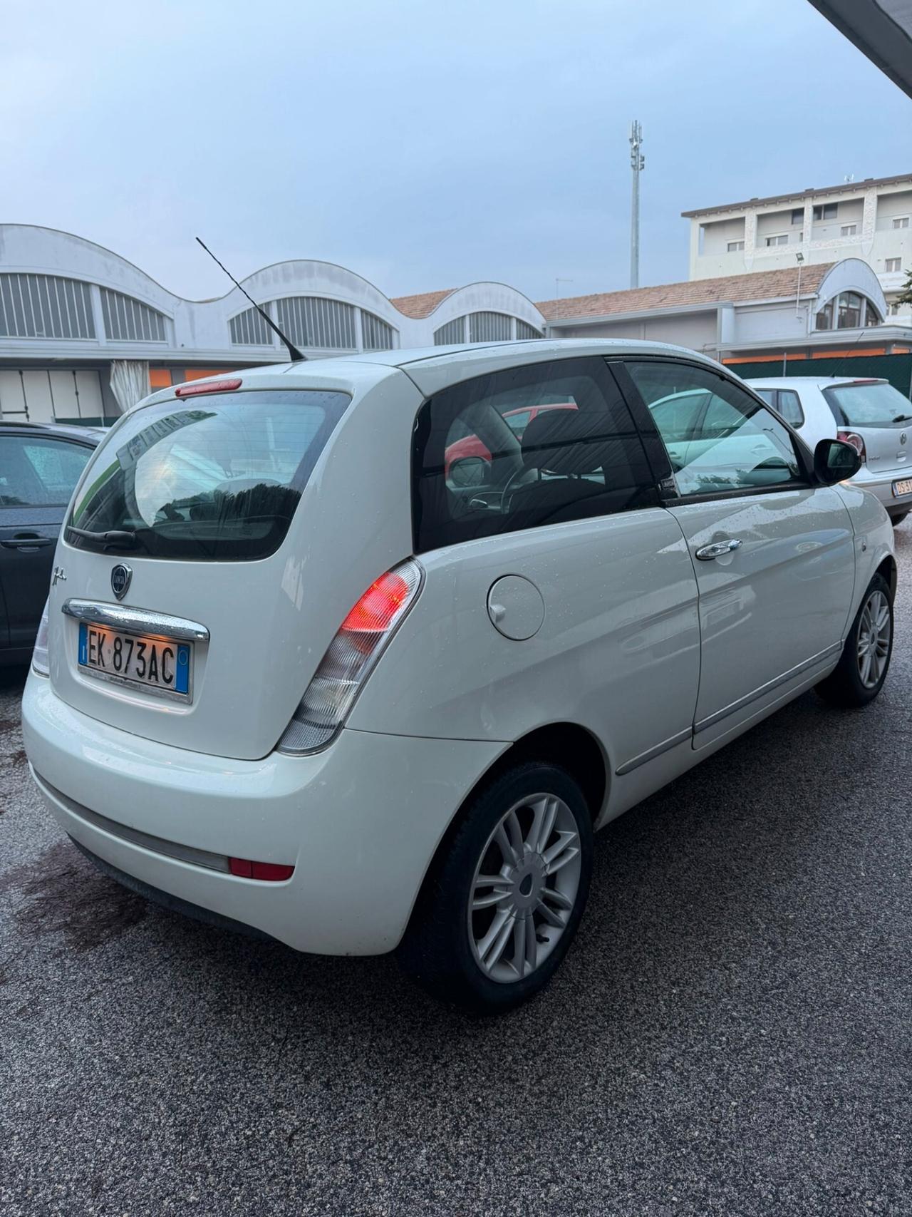 Lancia Ypsilon 1.2 69 CV Unyca