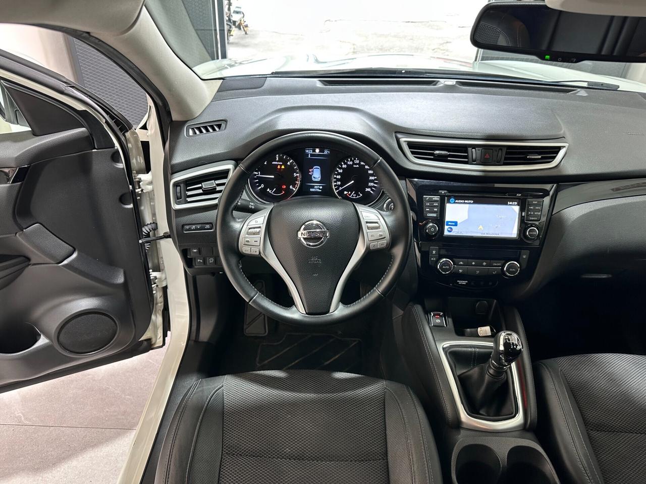 Nissan Qashqai 1.5 dCi N-Connecta – DA VETRI