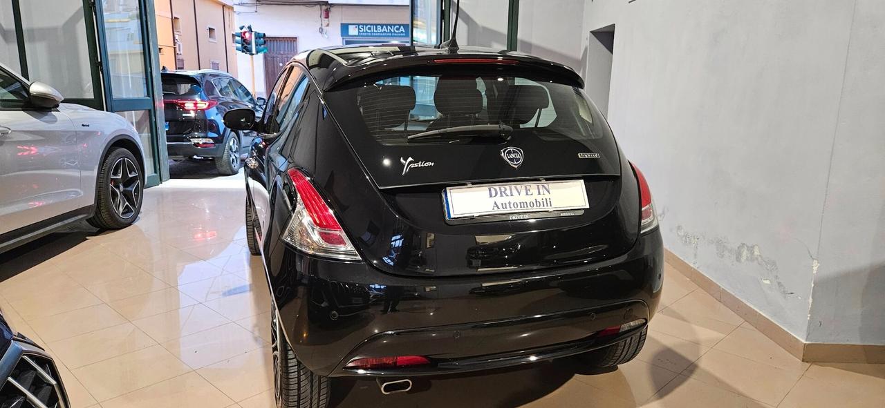 Lancia Ypsilon 1.0 HYBRID 5 porte Posti Gold