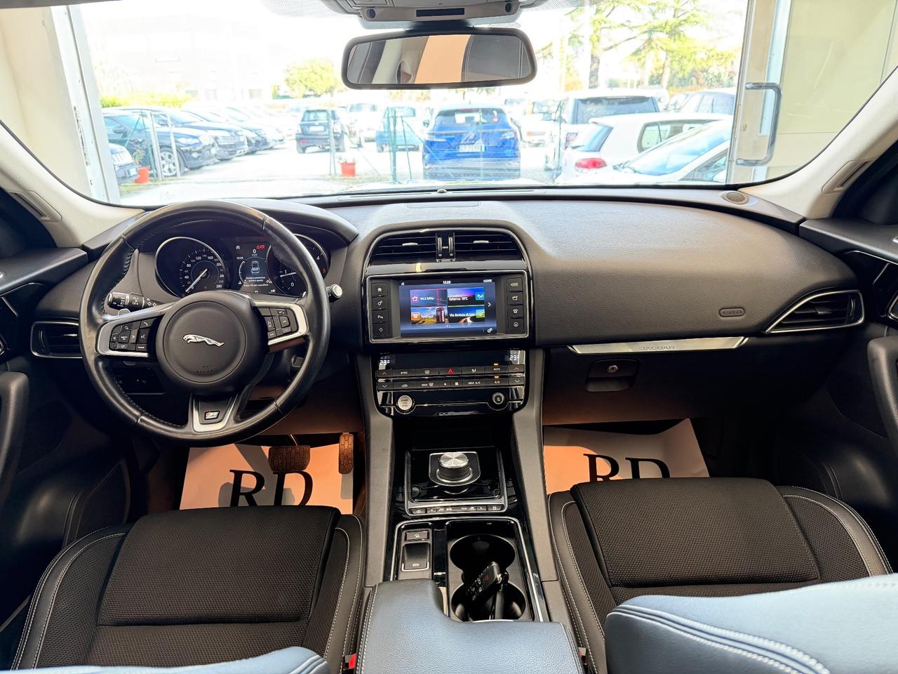 Jaguar F-Pace 2.0d I4 R-Sport awd 240cv automatica iva Esposta