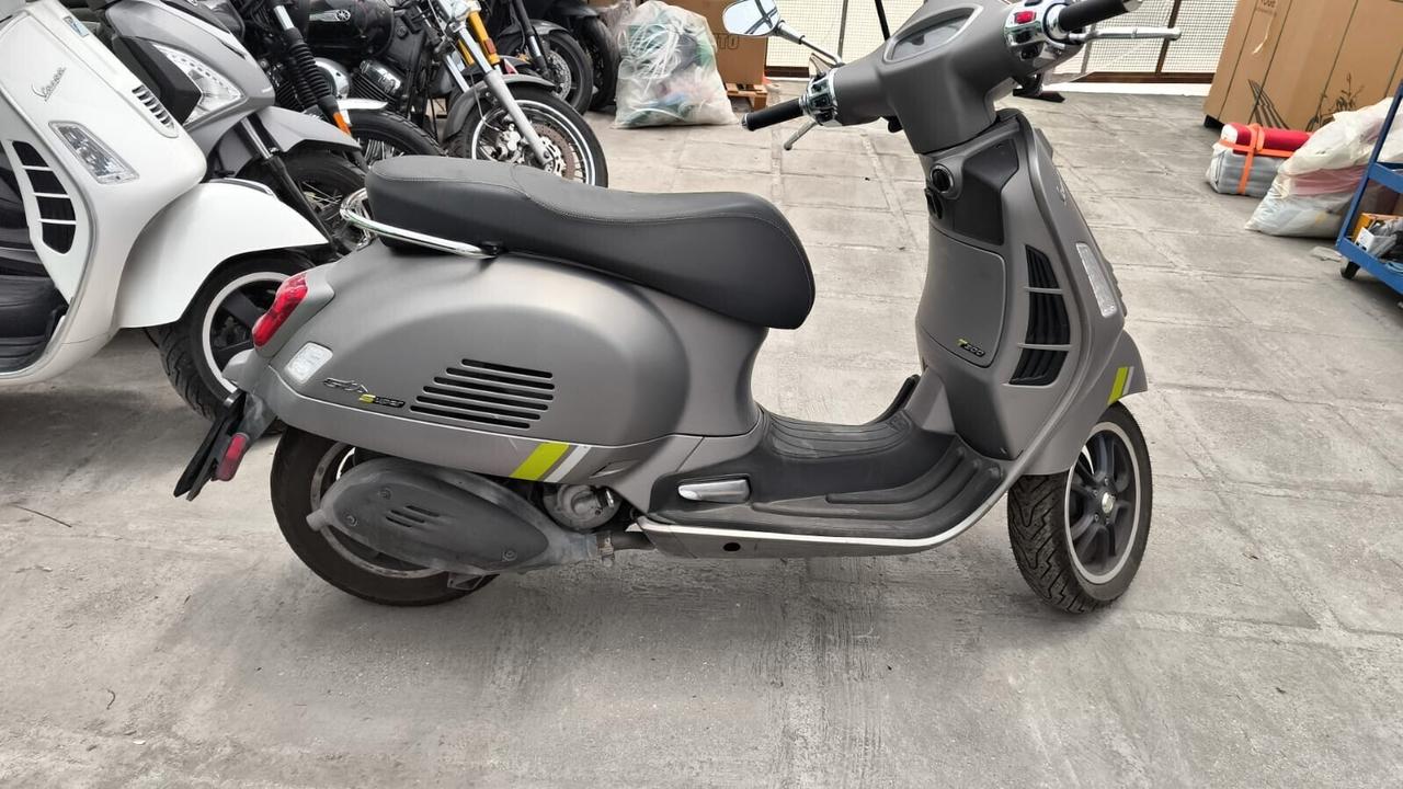 Vespa GTS 300 SUPERTECH del 2024 USATO
