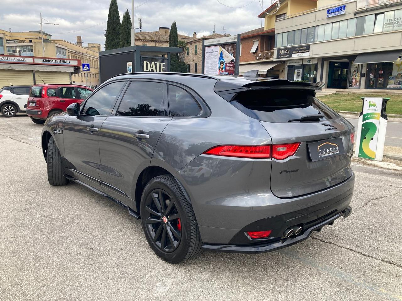 Jaguar F-Pace 2.0 20d Turbo R- #8436
