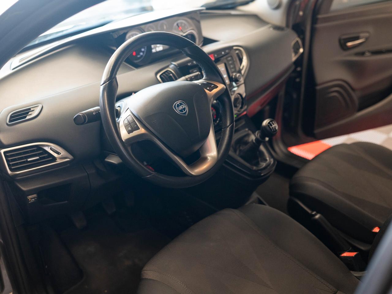 Lancia Ypsilon 1.2 69 cv GPL Gold