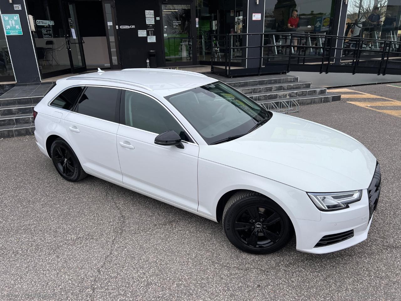 AUDI A4 Avant 30 TDI S tronic Business
