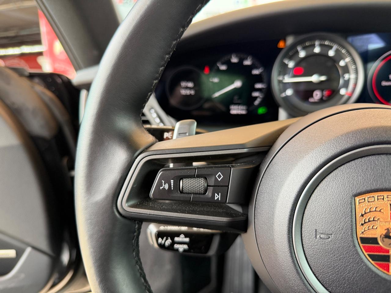 Porsche 992 911 Coupe 3.0 Carrera total black/Porsche Approved