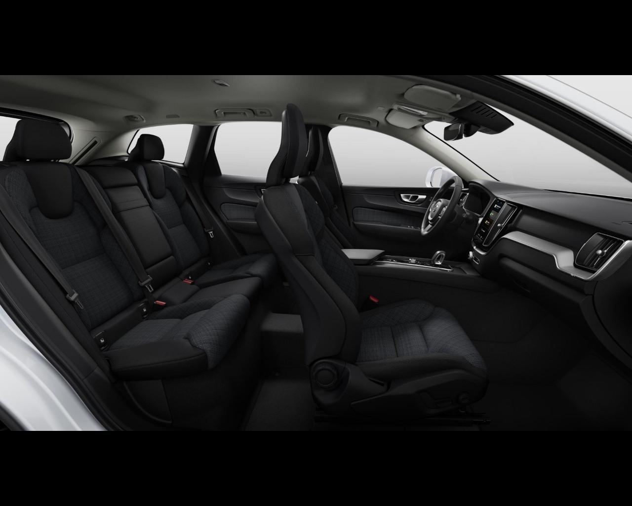 VOLVO XC60 B5 CORE AWD AUTO PREZZO PROMO FINO AL 31/12/2025