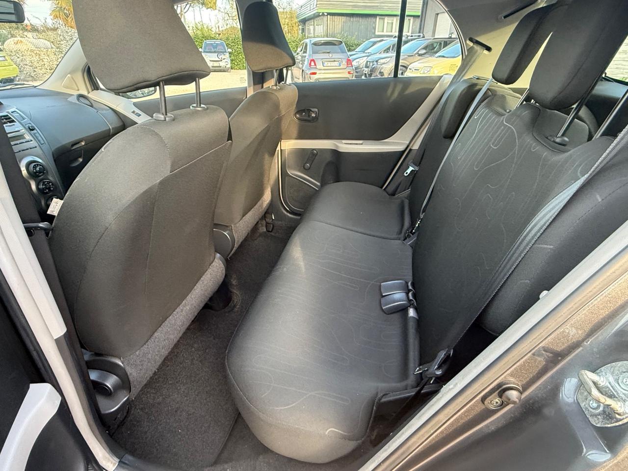 Toyota Yaris 1.0 5 porte Luxury pack