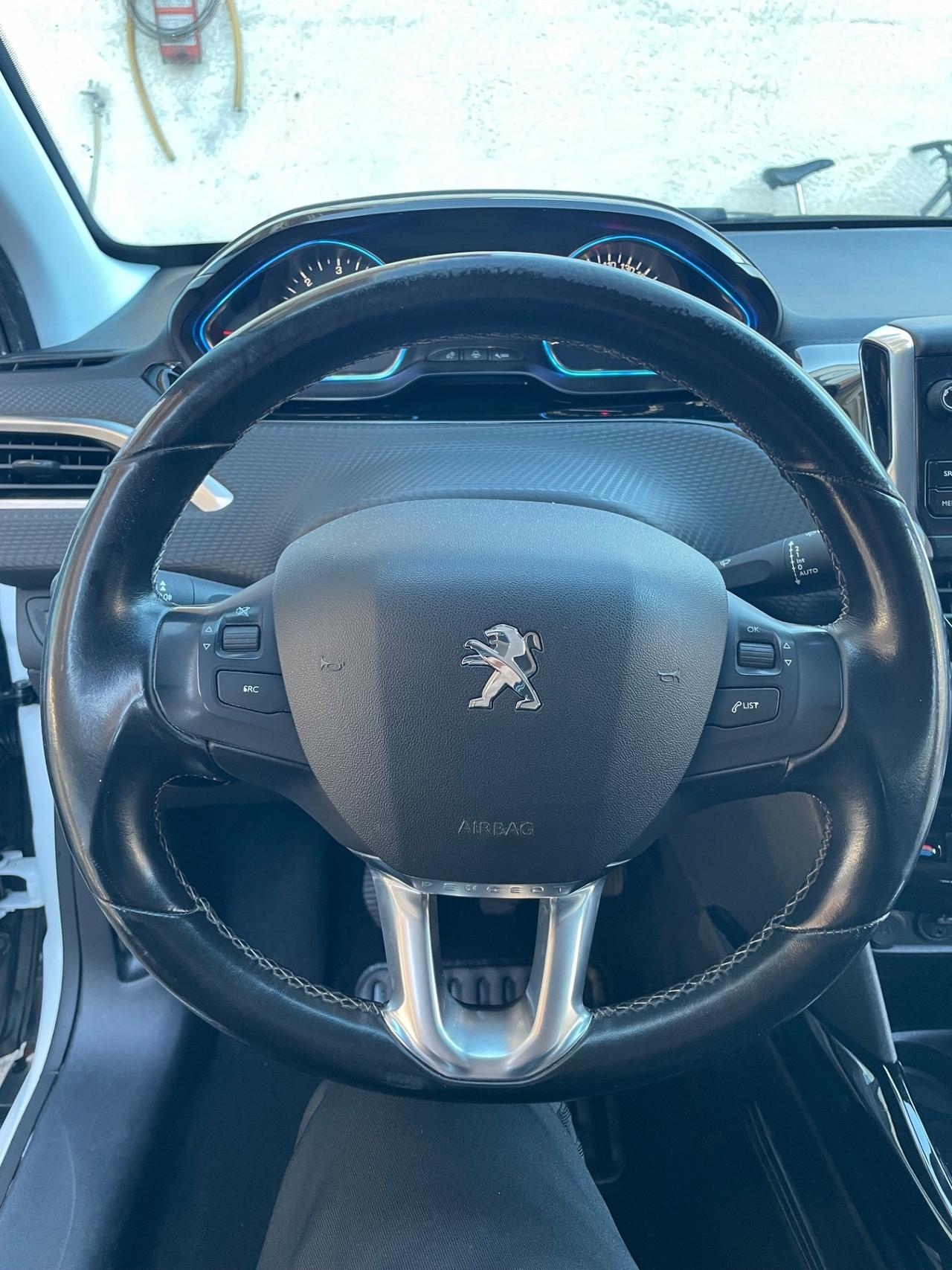 Peugeot 2008 BlueHDi 120 S&S Allure retrocamera navigatore ecc