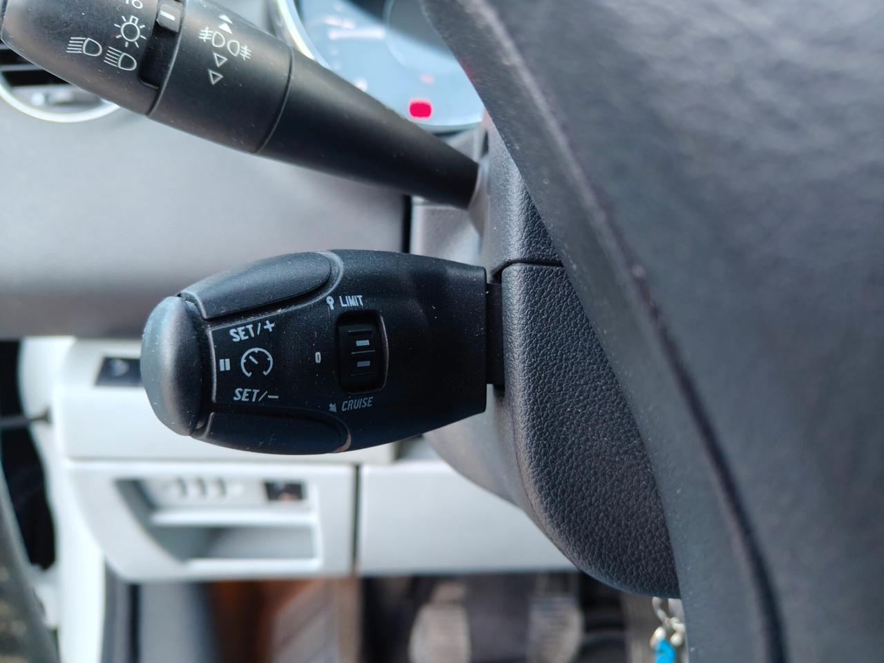 Peugeot 5008 1.6 HDi 115CV Business