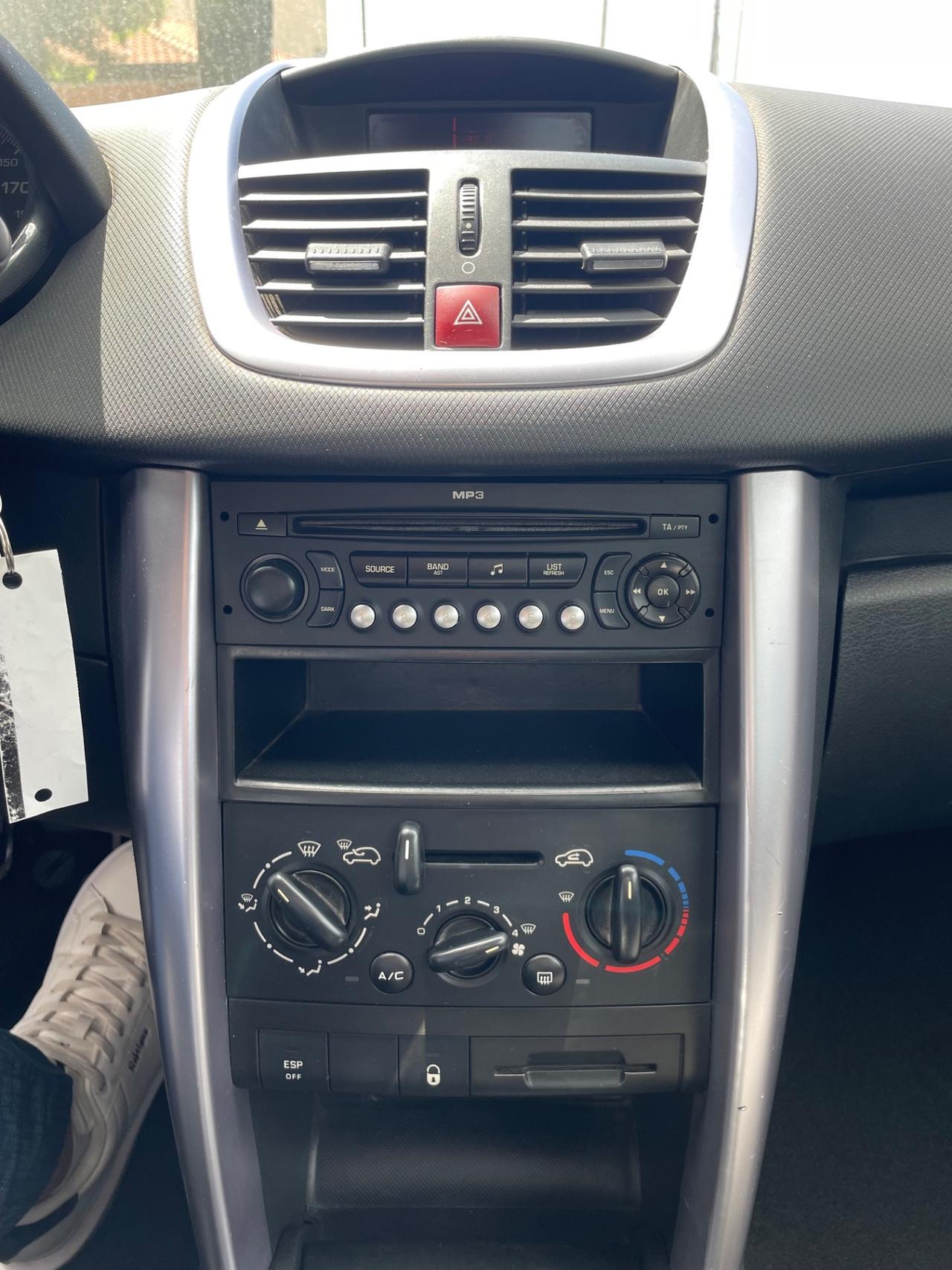 Peugeot 207 1.6 VTi 120CV CC Féline