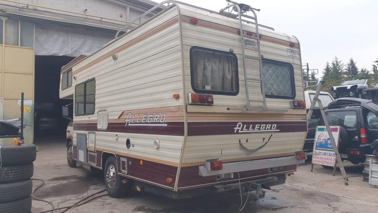 CAMPER CHEVROLET MANSARDATO 6.2 V8 GASOLIO -1990