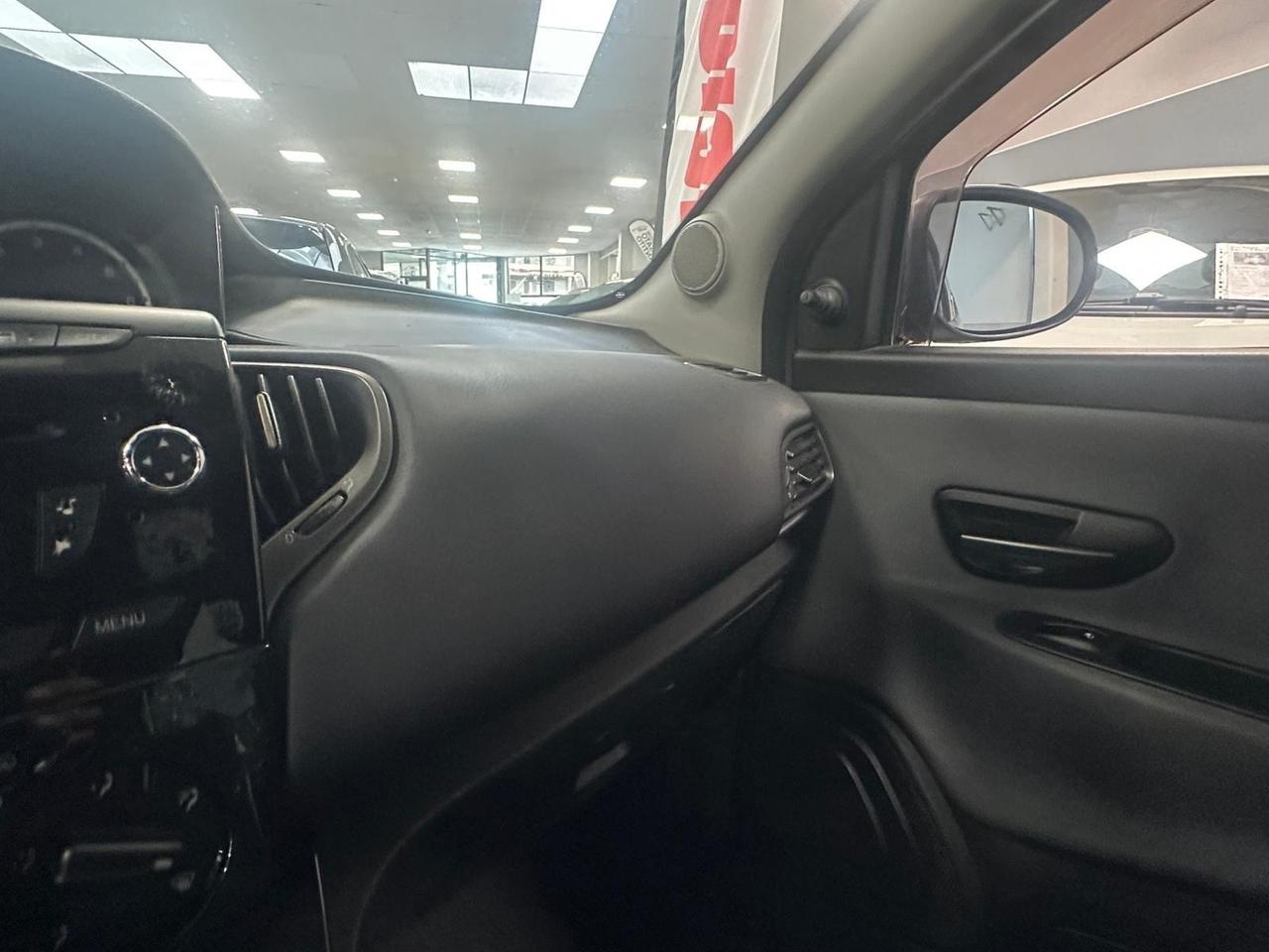 Lancia Ypsilon 1.2 69 CV 5 porte Elle Ok Neopatentati