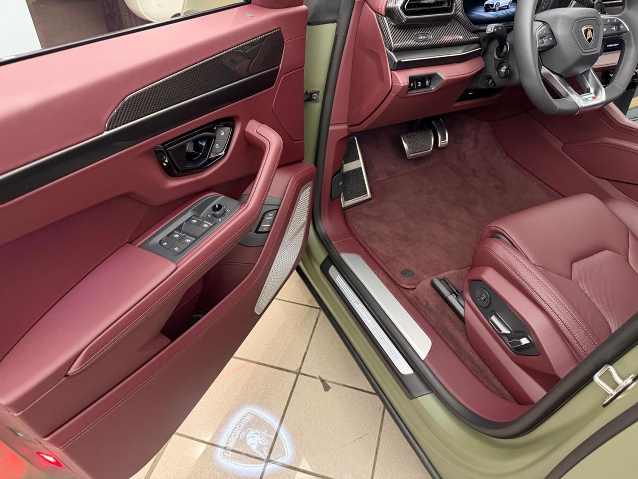 Urus 4.0 SE ive esposti a pronta consegna 820cv