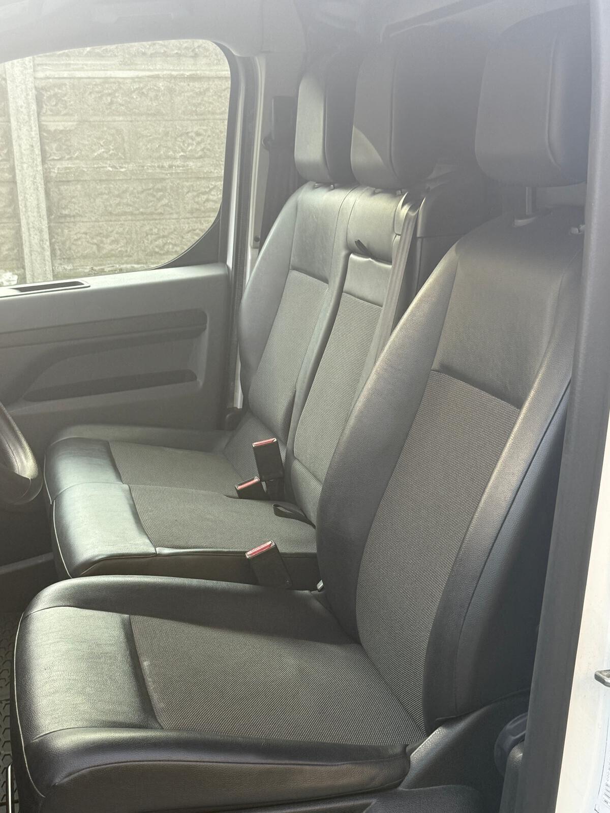 Peugeot Expert 180 S&S EAT8 Premium Compact