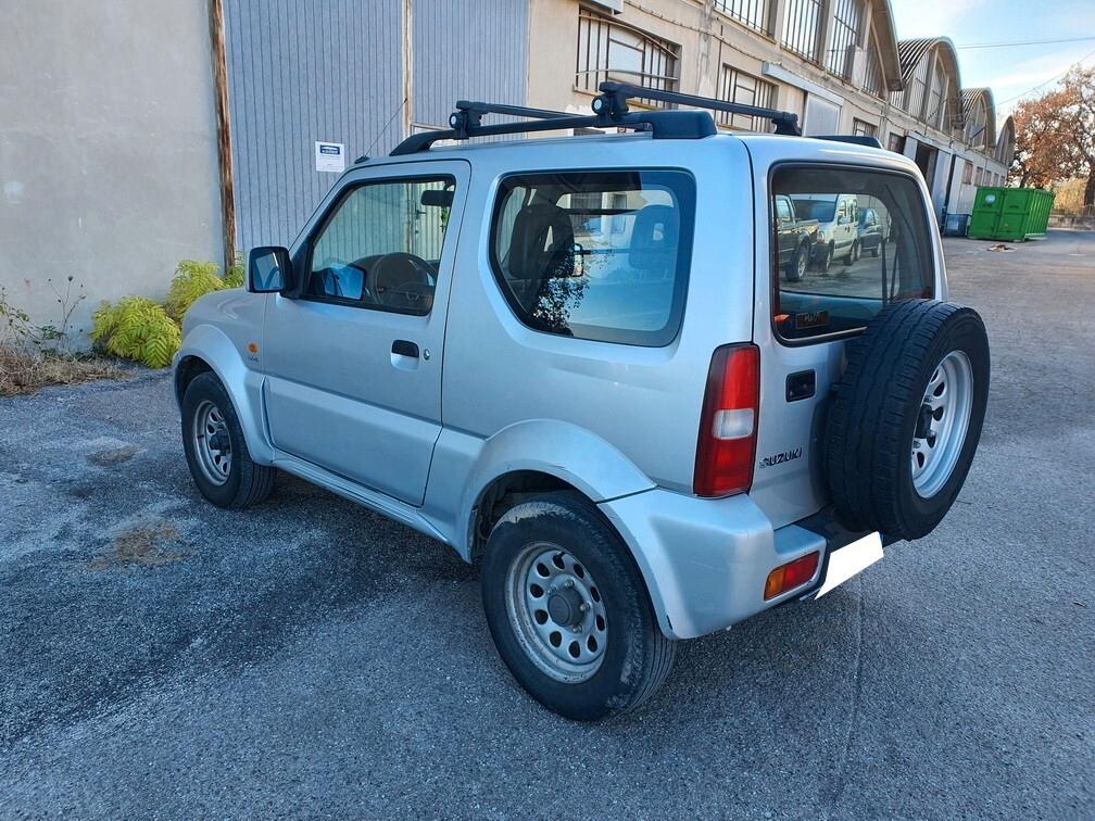 Suzuki Jimny 1.5 DDiS 86CV 4x4 JLX Autocarro