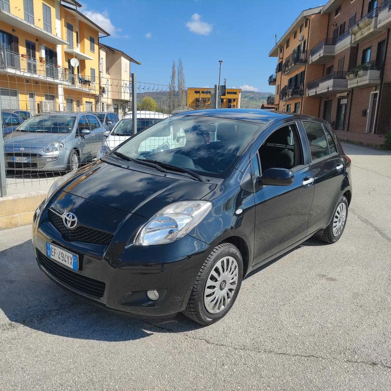 Toyota Yaris 1.0 5 porte Sol
