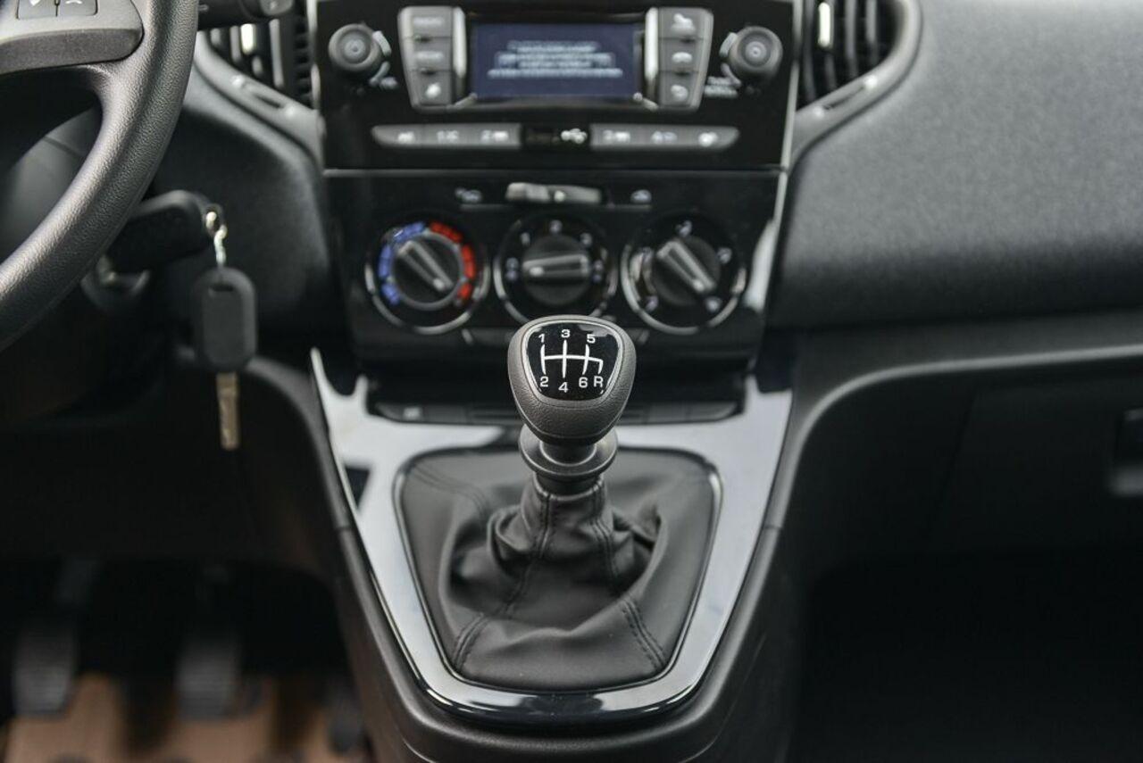 LANCIA Ypsilon III 2021 - Ypsilon 1.0 firefly hybrid Silver s&s 70cv