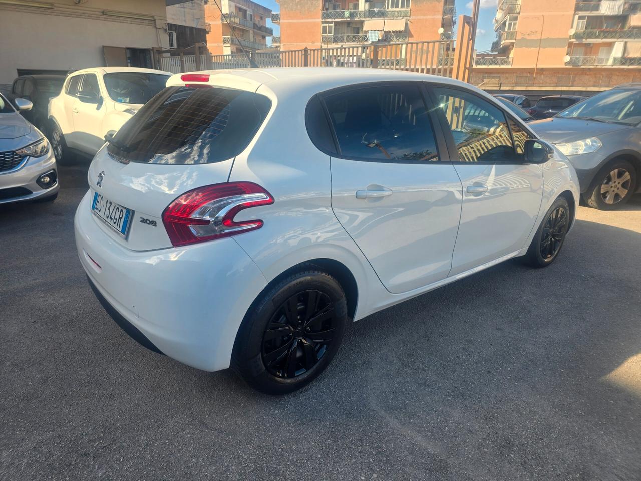 Peugeot 208 1.4 HDi 68 CV 5 porte Allure