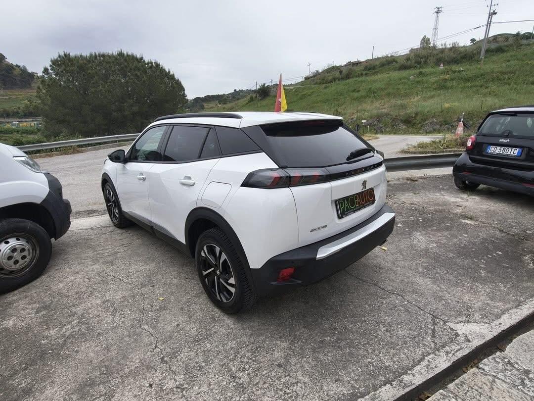 Peugeot 2008 BlueHDi 130 S&S EAT8 GT e Peugeot 2008 ALLURE 110CV
