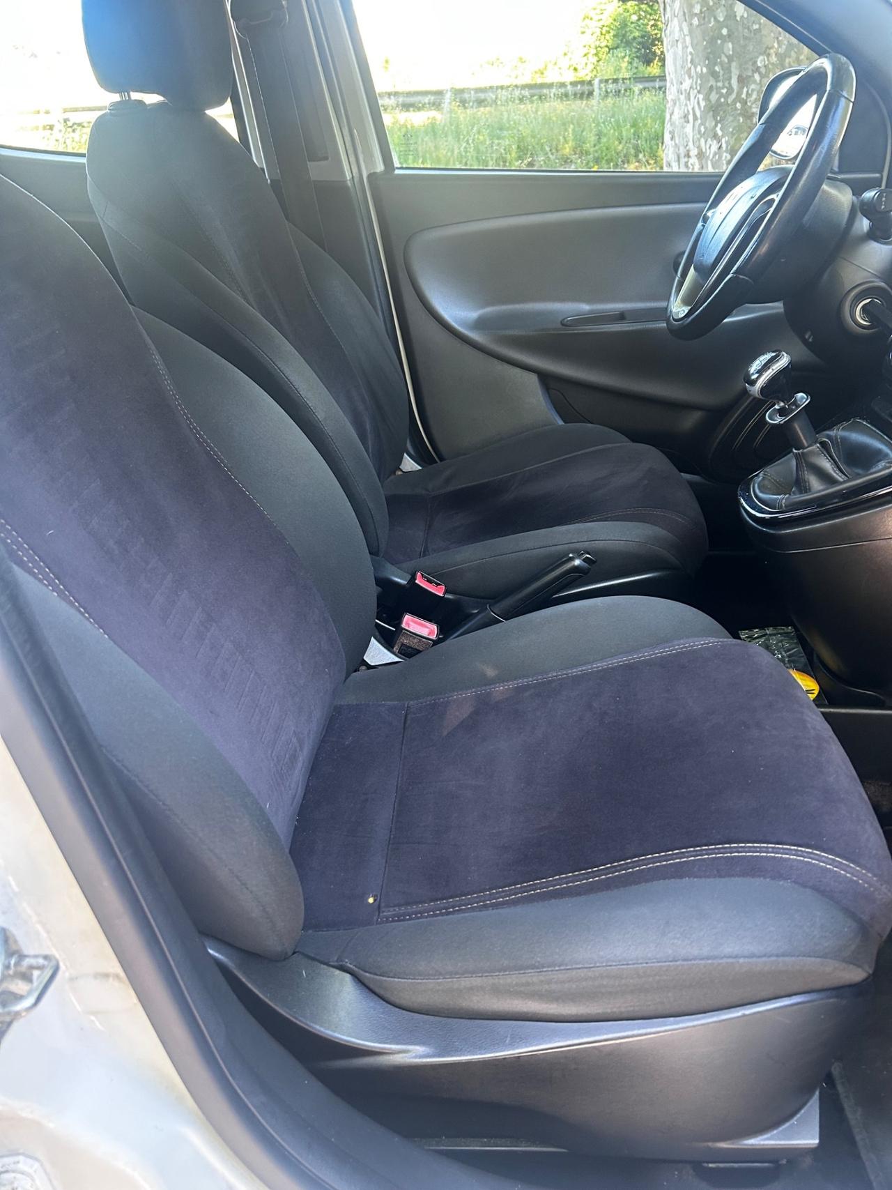 Lancia Ypsilon 1.2 69 CV 5 porte S&S Silver