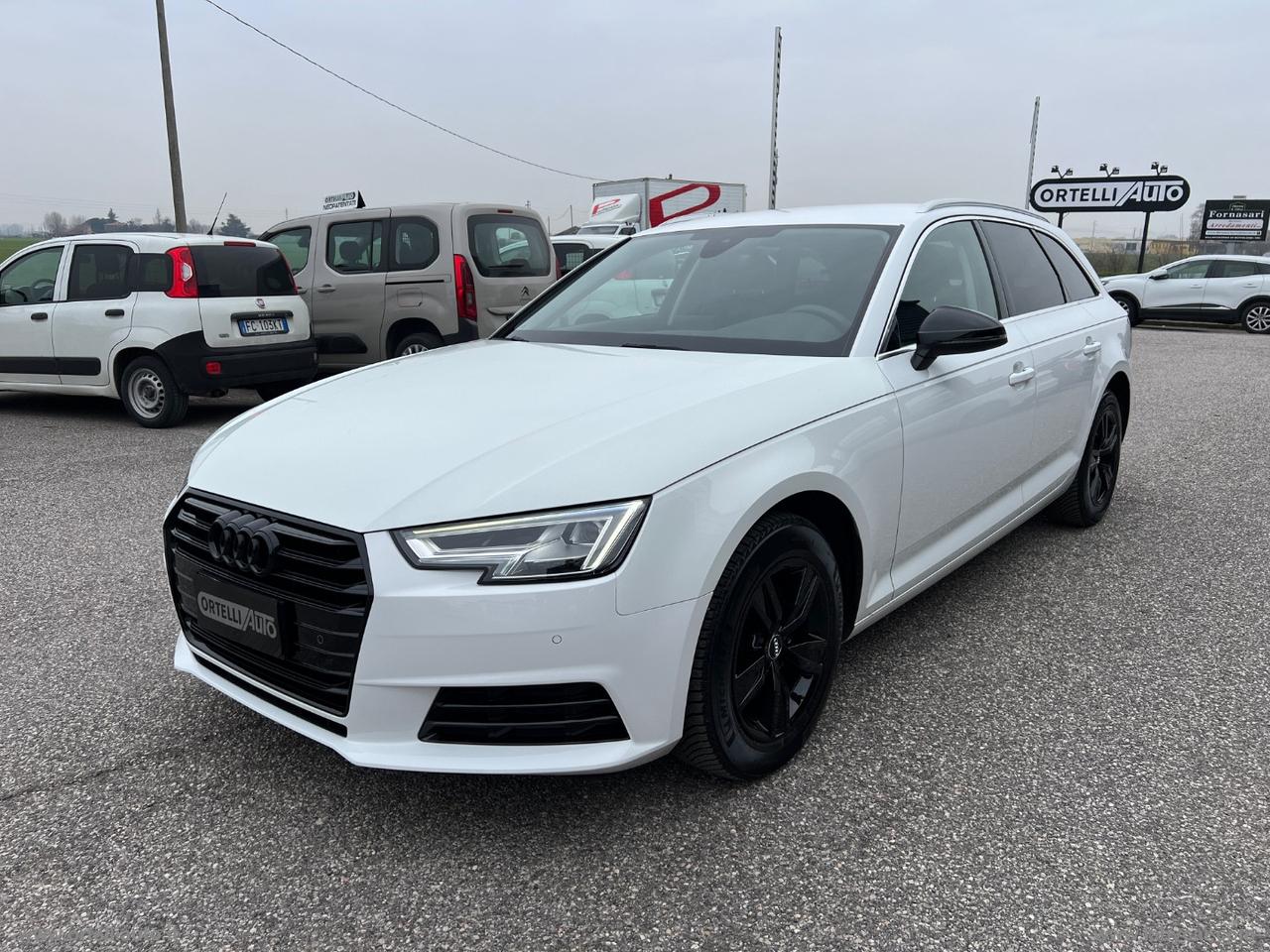 AUDI A4 Avant 30 TDI S tronic Business