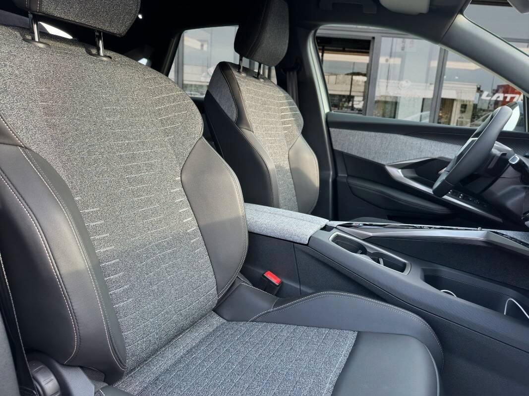 Peugeot 3008 1.2 hybrid Allure 145cv Automatica con Telecamera