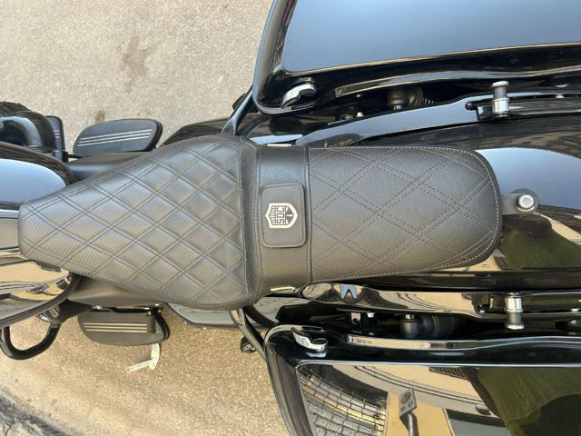 HARLEY-DAVIDSON CVO Road Glide ST
