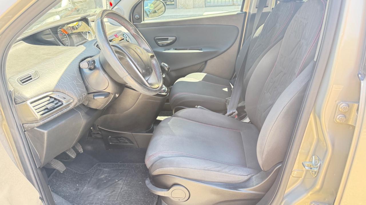 Lancia Ypsilon 1.2 69 CV 5 porte GPL Ecochic S Momodesign led pdc