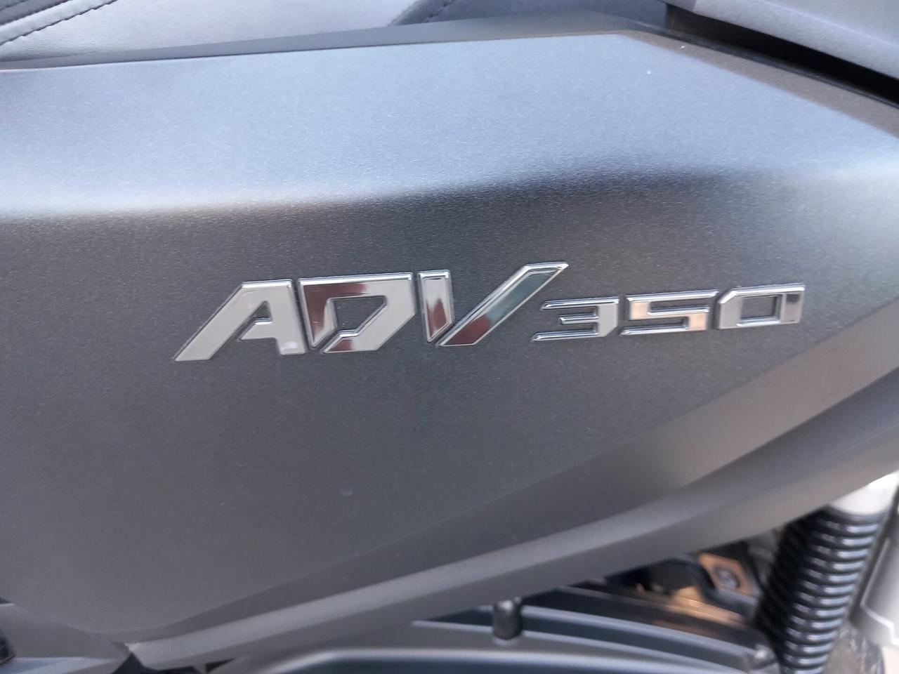 Honda ADV 350 grigio opaco +bauletto