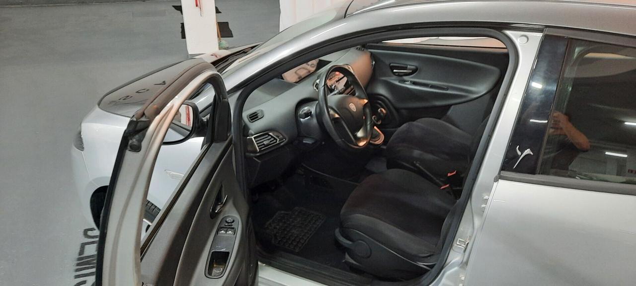 Lancia Ypsilon 1.2 69 CV 5 porte S&S Platinum