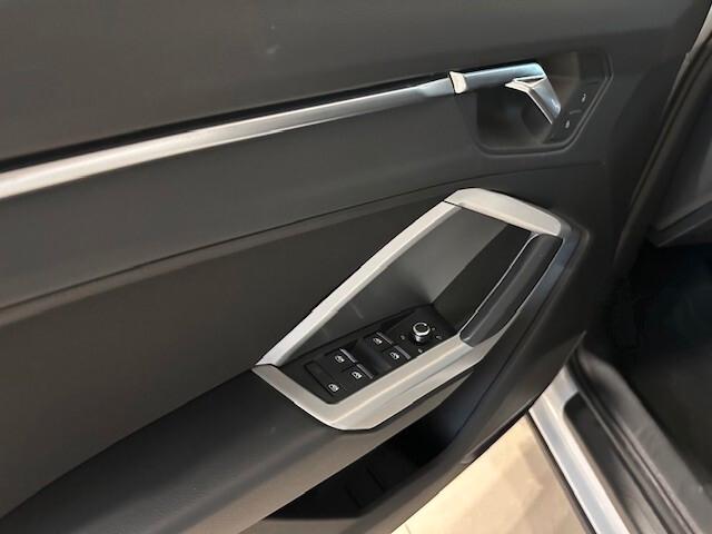 Audi Q3 35 TDI S tronic Business