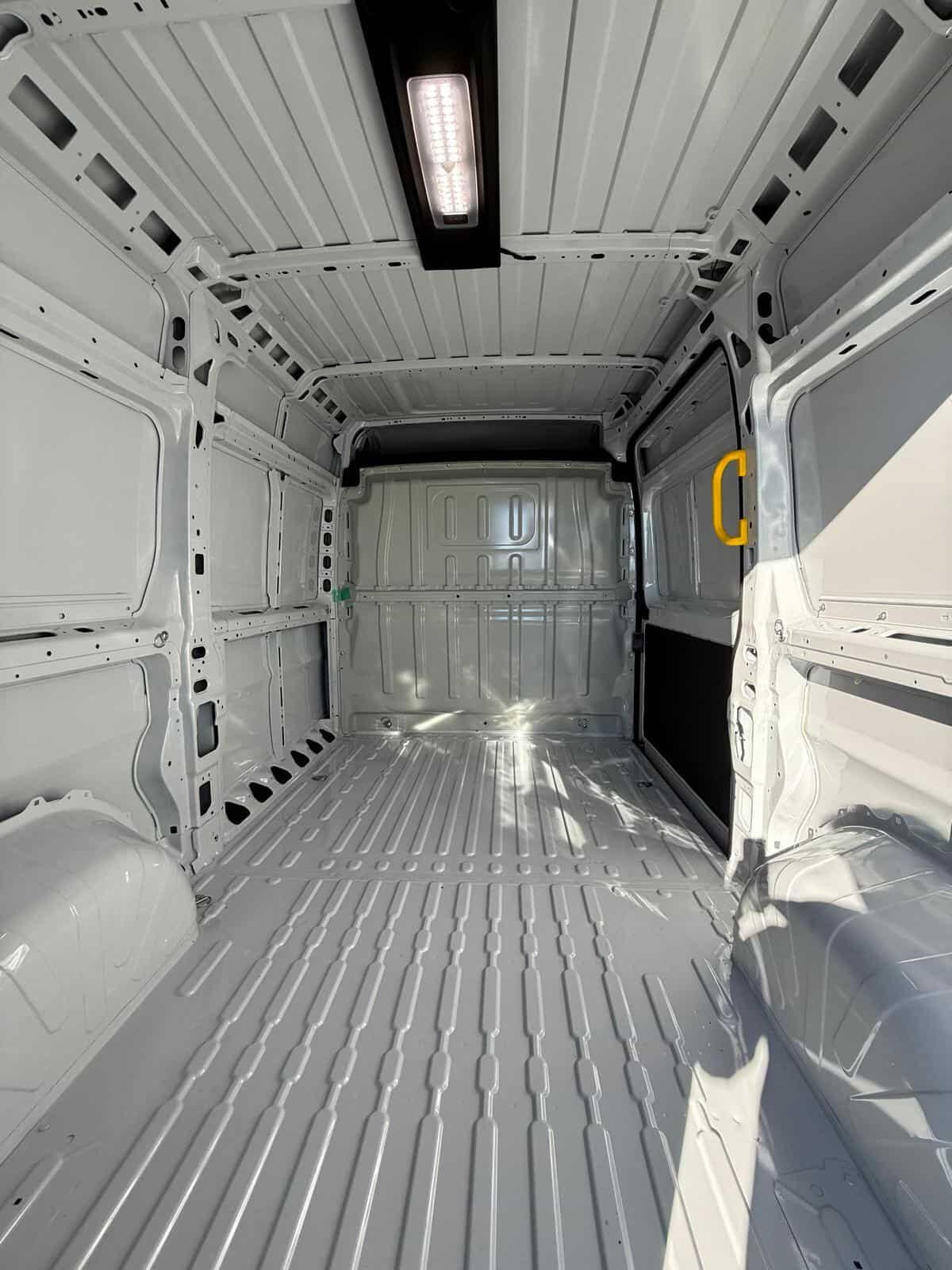 0450 NOLEGGIO FURGONE NUOVO TOYOTA PASSO MEDIO