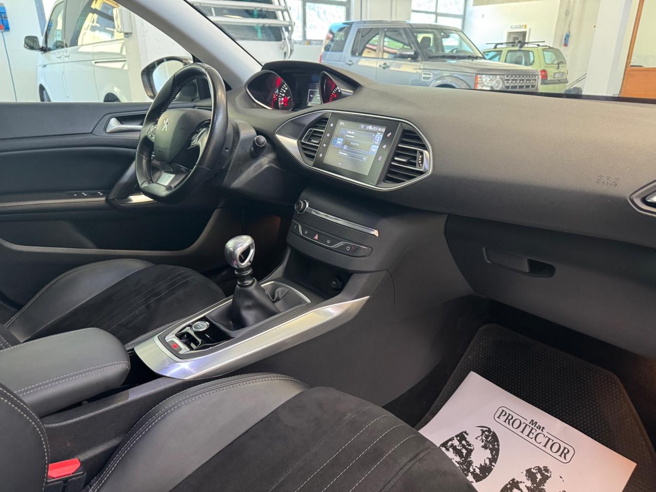 Peugeot 208 1.4 HDi 68 CV 5 porte Allure