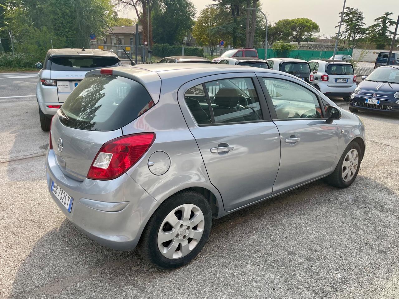 Opel Corsa 1.4 16V 5 porte Cosmo