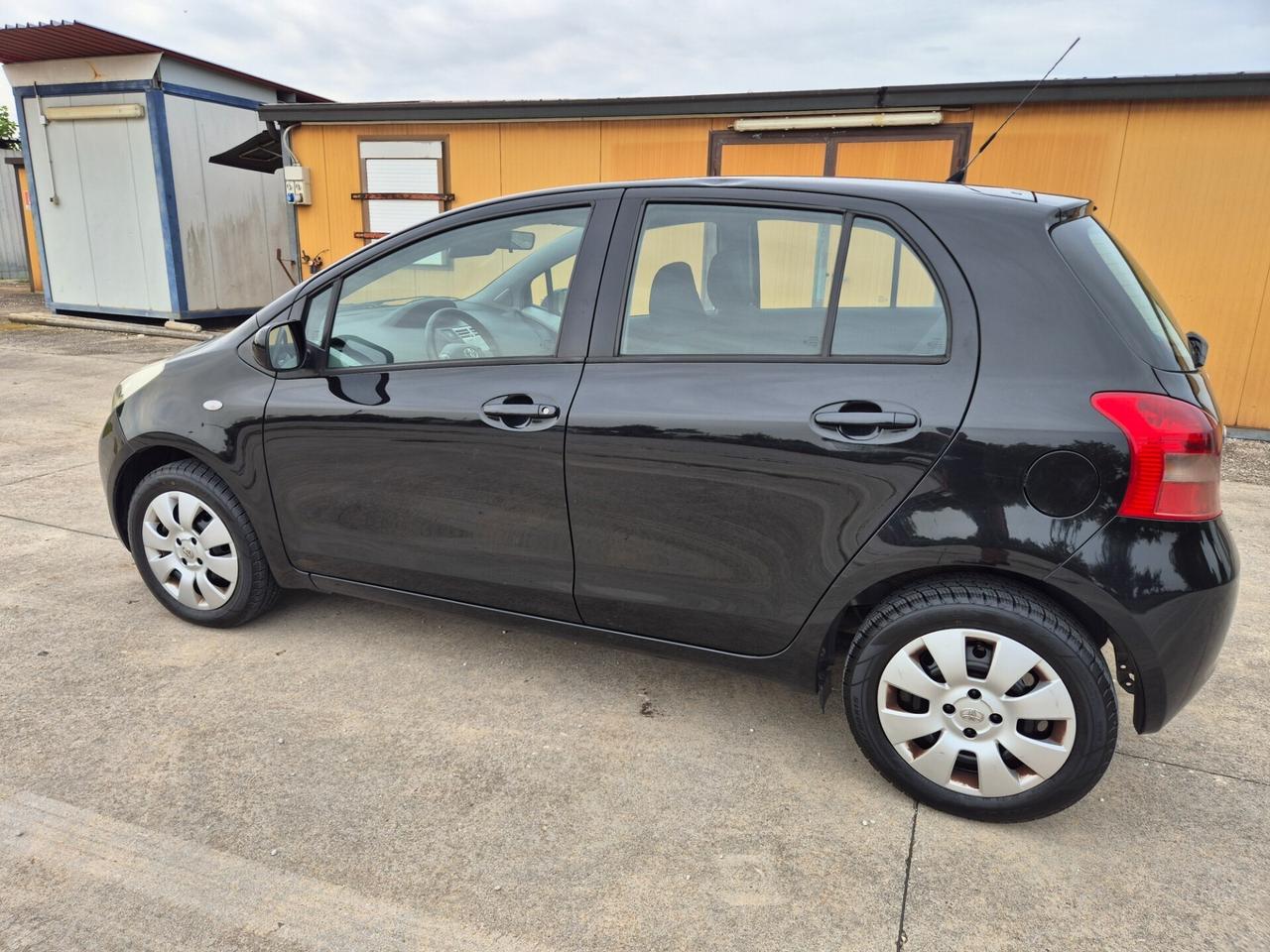 Toyota Yaris 1.0 5 porte