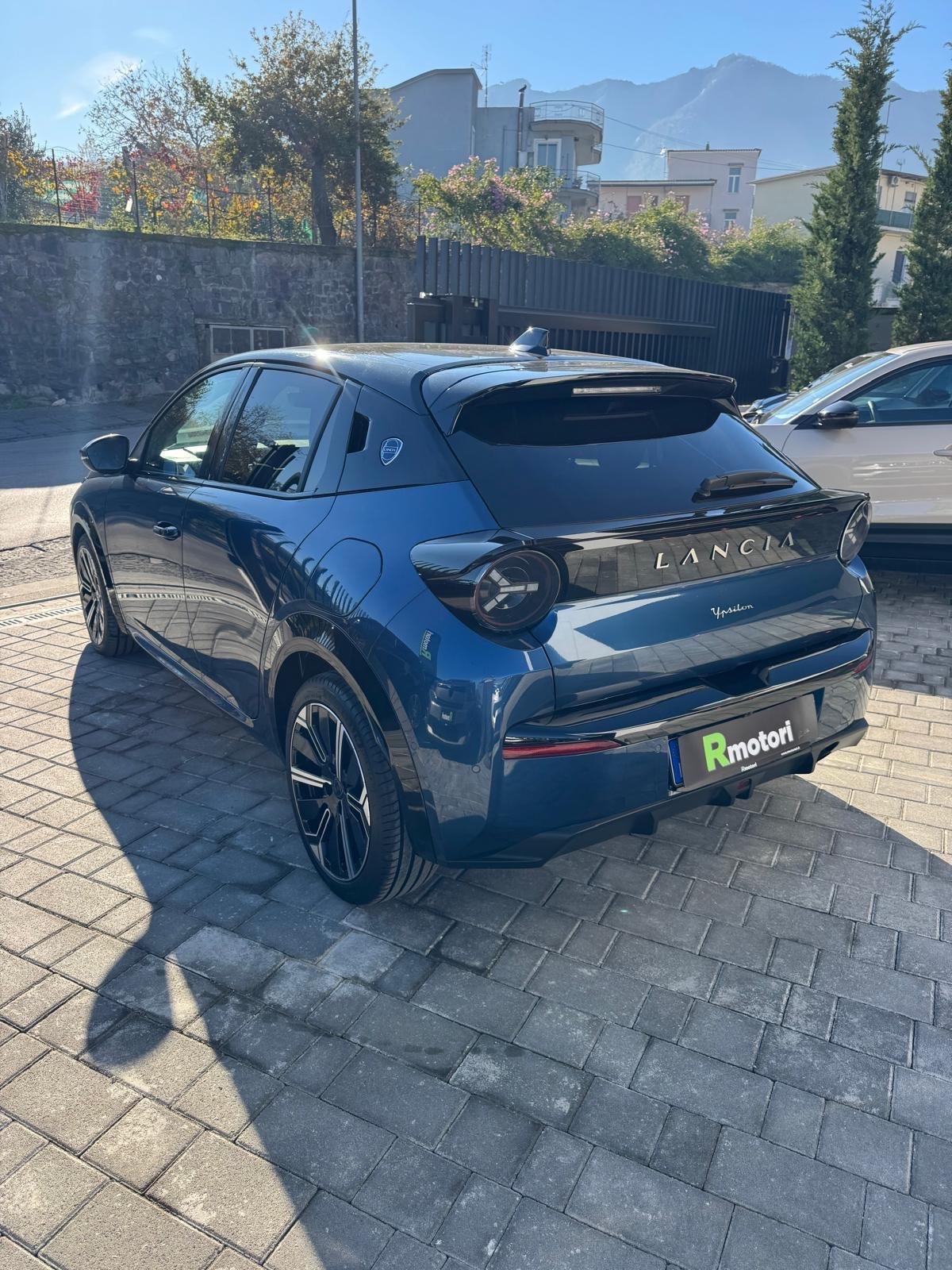 Lancia Ypsilon Hybrid e-DCT LX