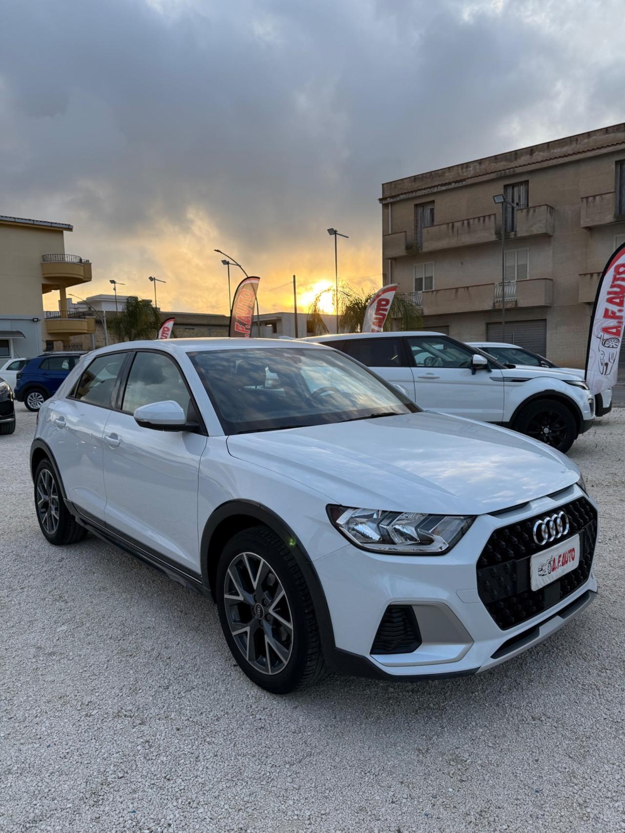 Audi A1 citycarver 30 TFSI Identity Contrast