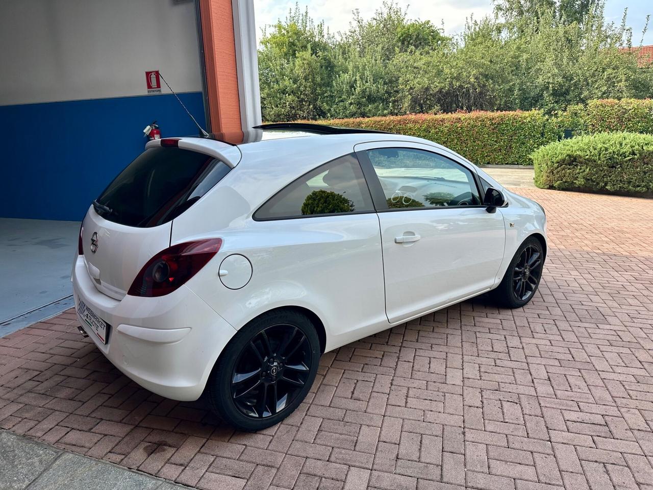 Opel Corsa 1.4 100cv OK NEOPATENTATO