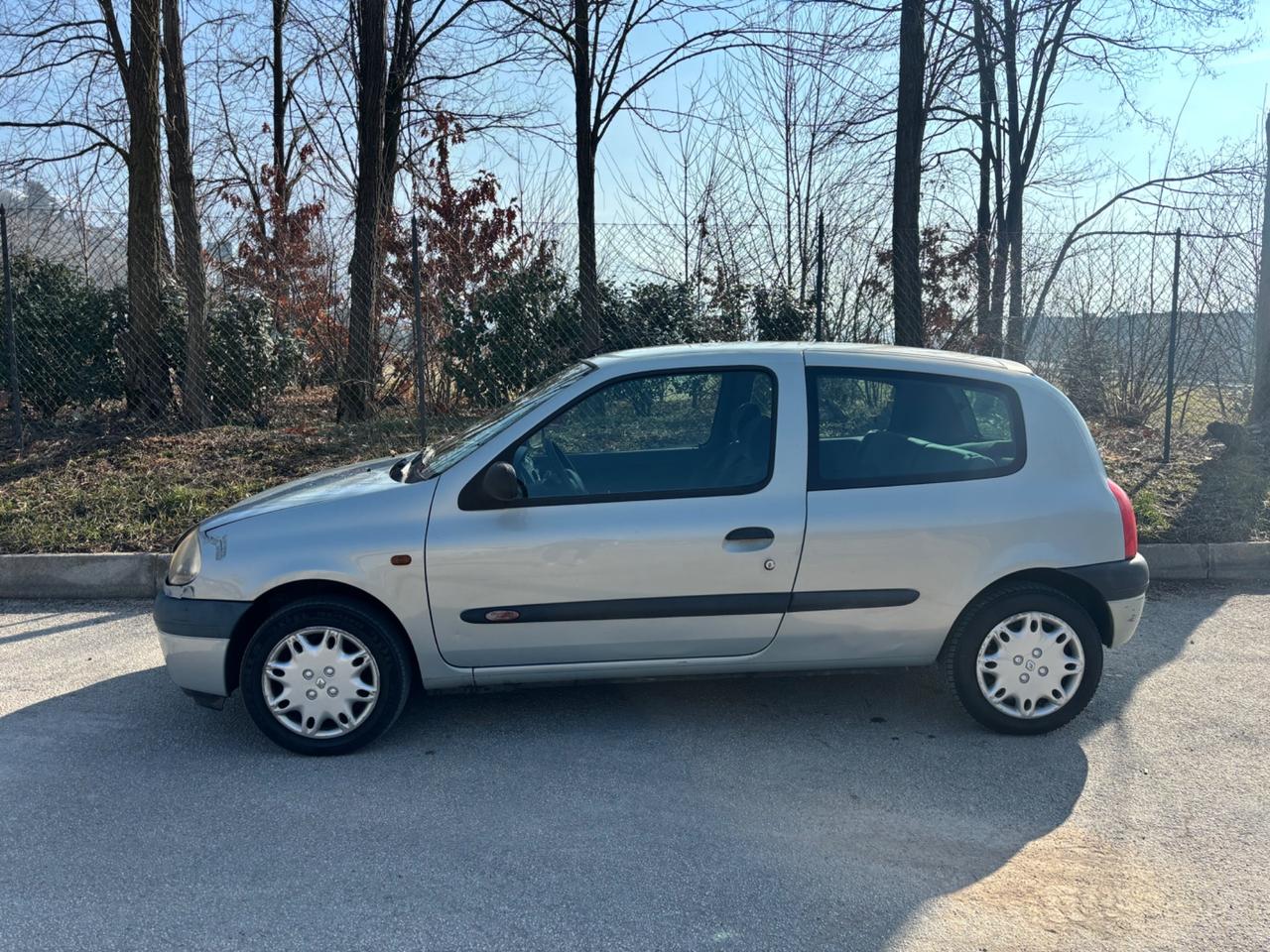 Renault Clio 1.2 cat 3 porte NEOPATENTATI