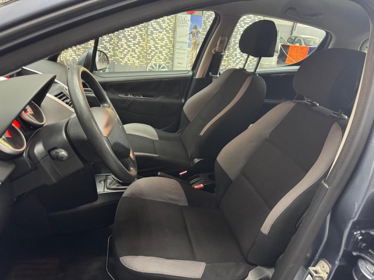 Peugeot 207 1.4 HDi 5Porte ADATTA NEOPATENTATI