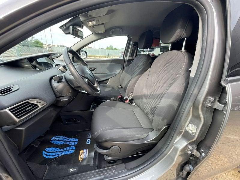 Lancia Ypsilon 1.0 FireFly 5 porte S&S Hybrid Gold